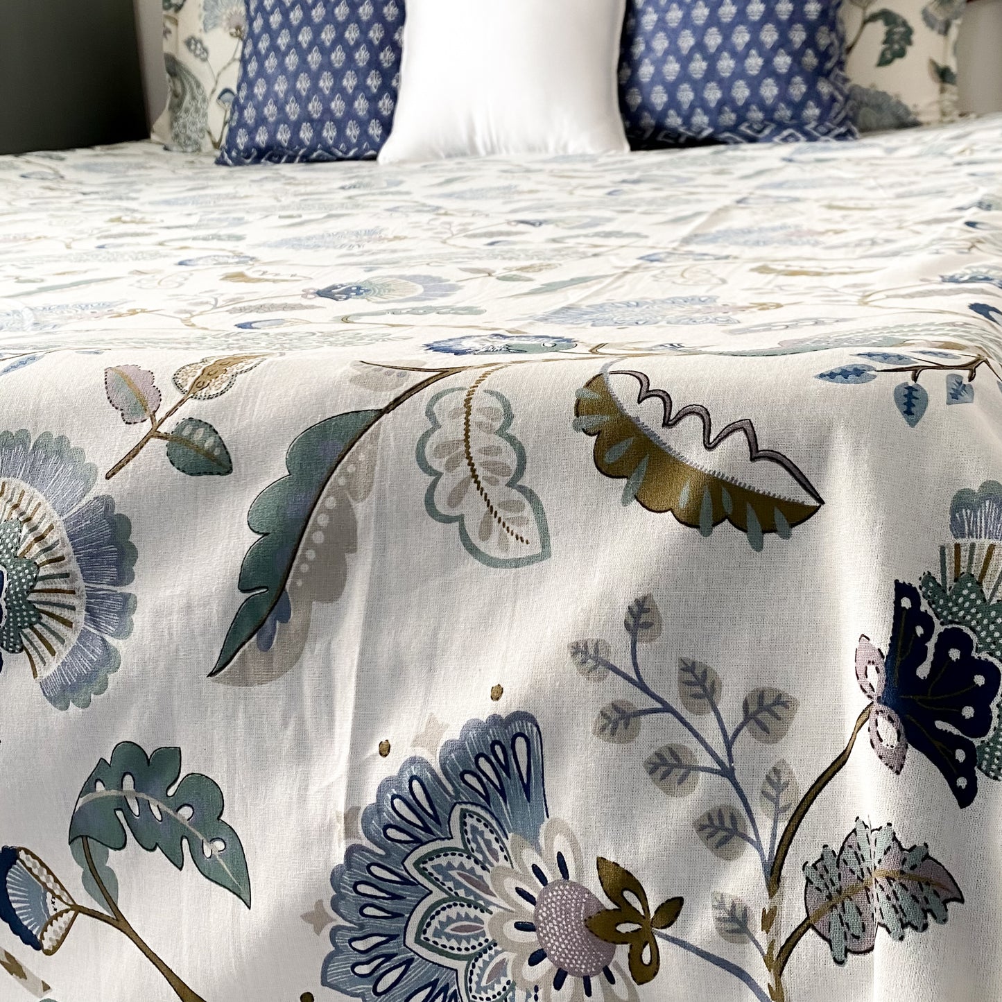 Indigo Mist All over Printed King Sized Bedsheet