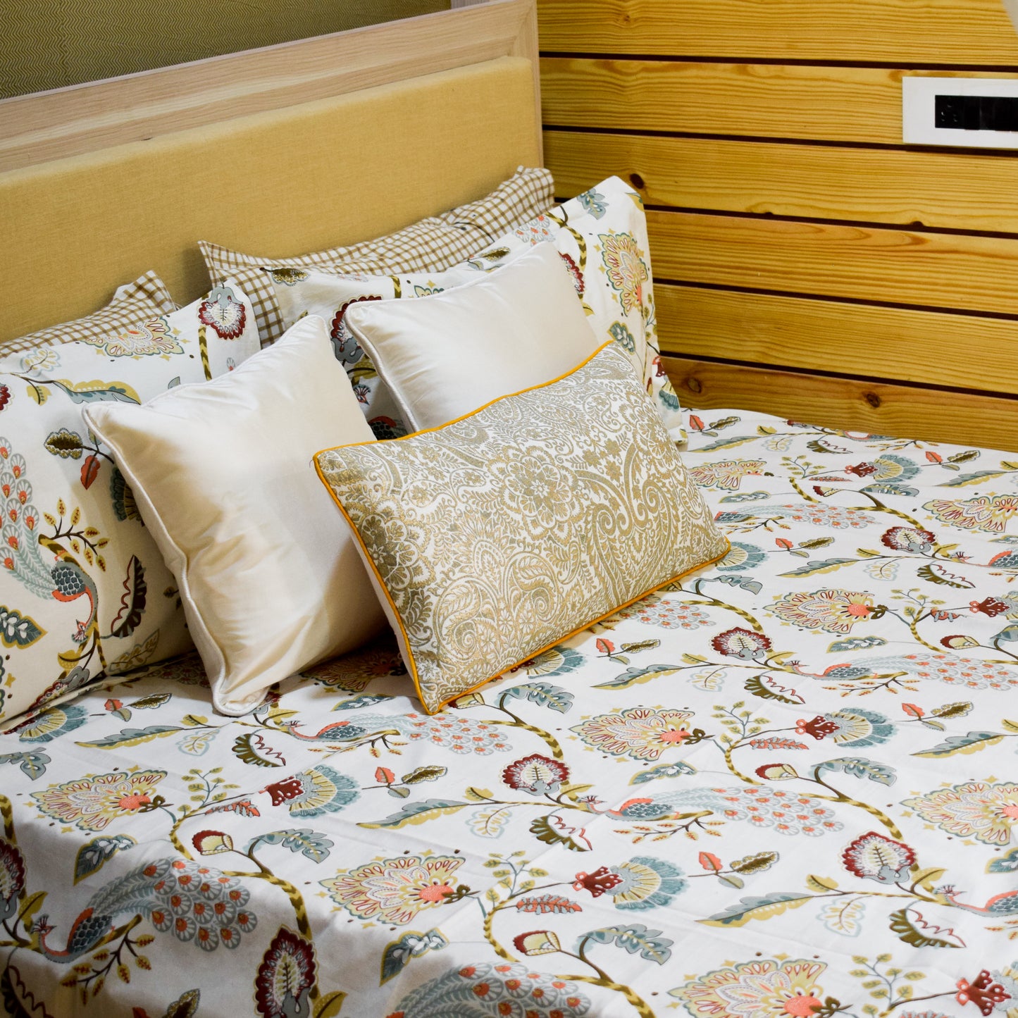Pride of Peacock 6-piece All over printed Bedding Set