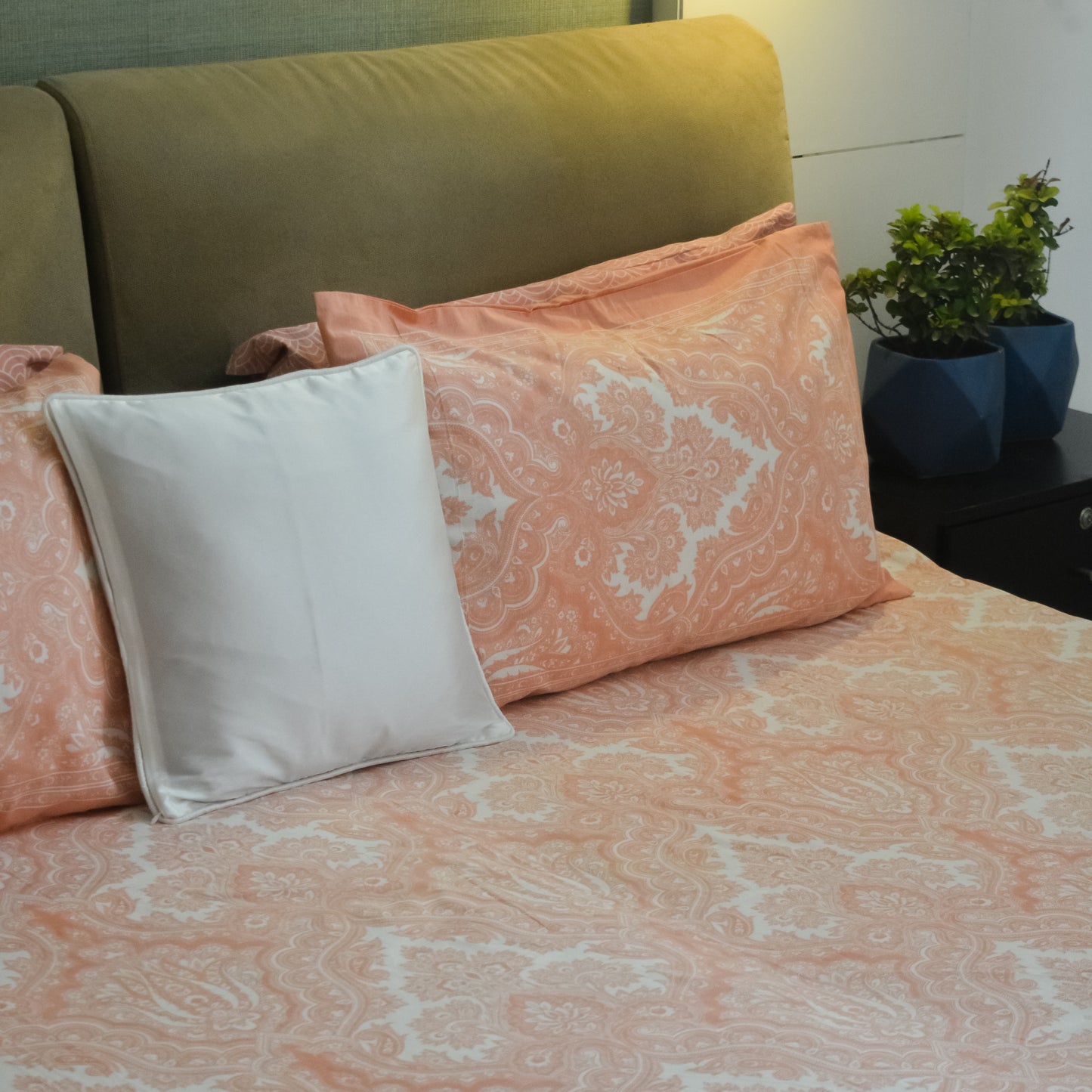 Roset All over Printed King Sized Bedsheet- Blush Pink