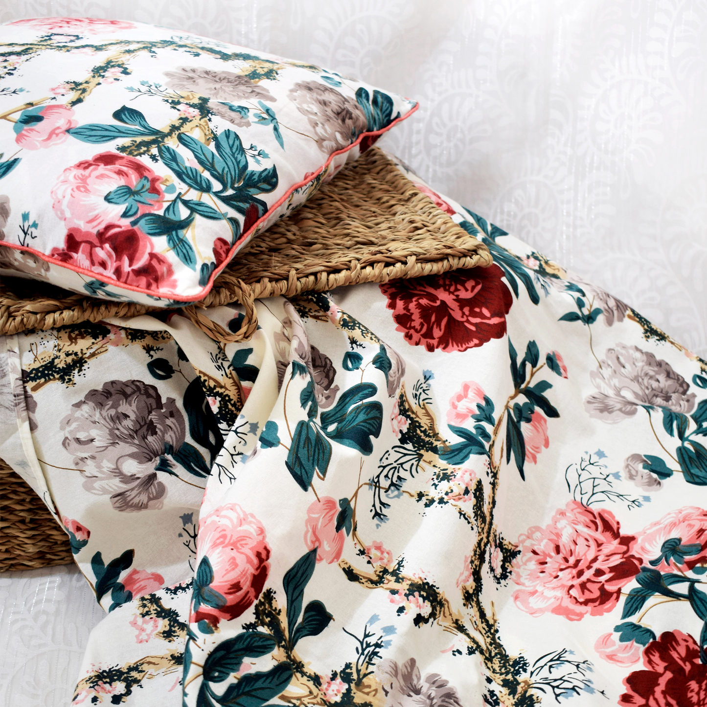 The Floral Bloom 6-piece All over printed Bedding Set